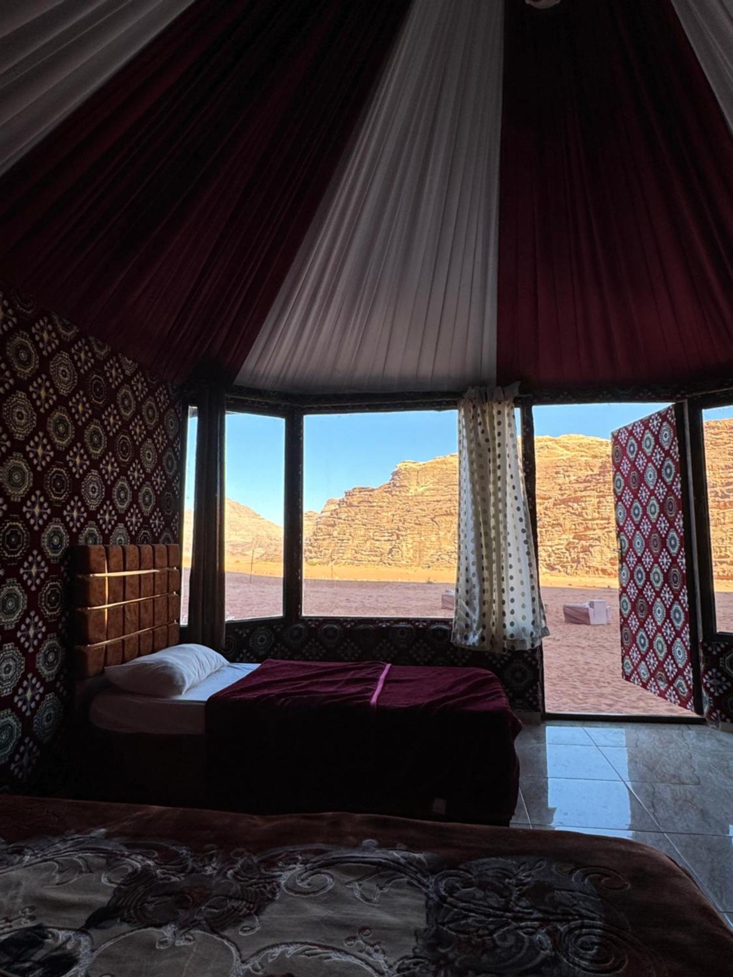 Wadi Rum Bubble Camp & Tour Extérieur photo