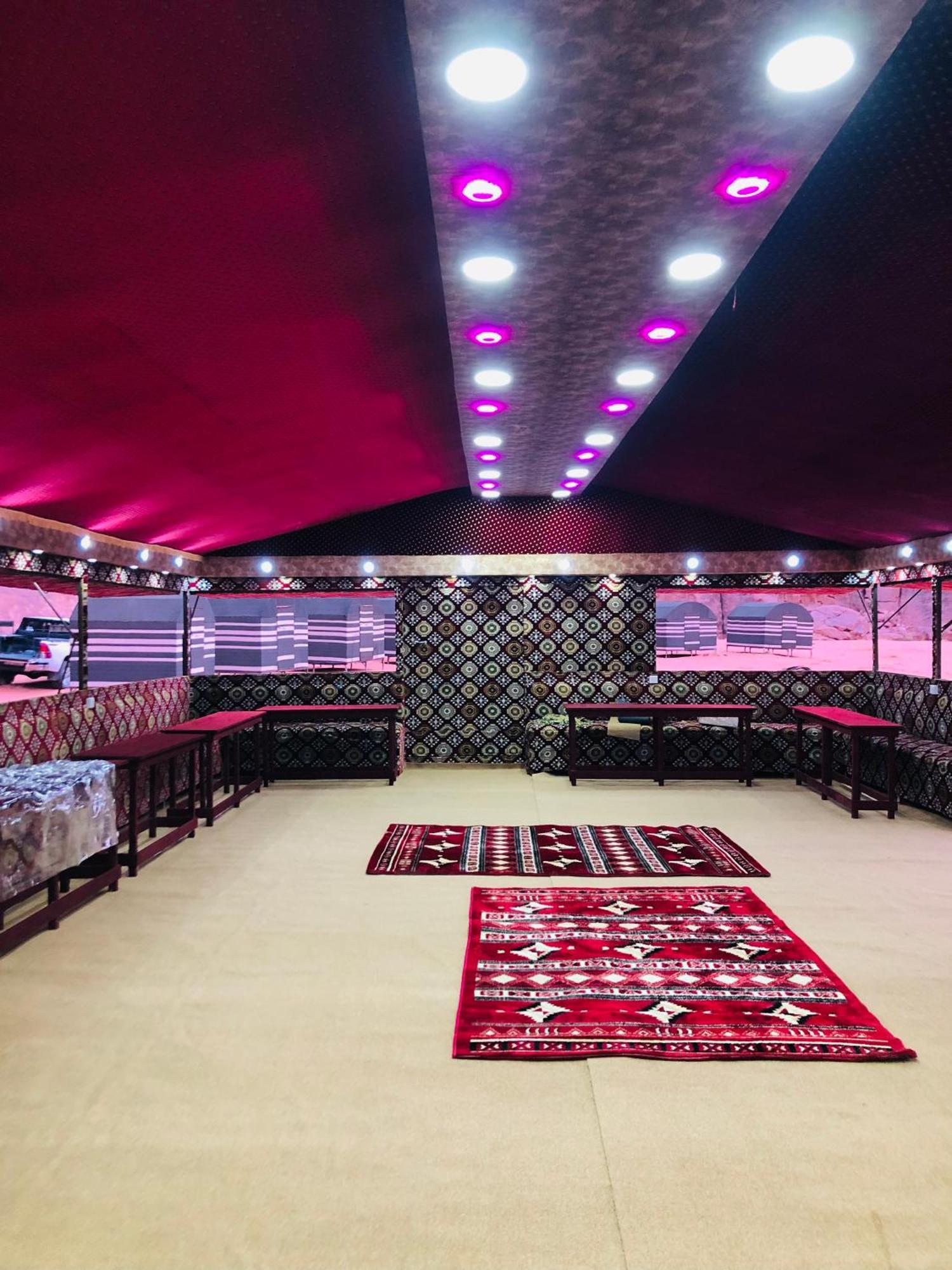Wadi Rum Bubble Camp & Tour Extérieur photo
