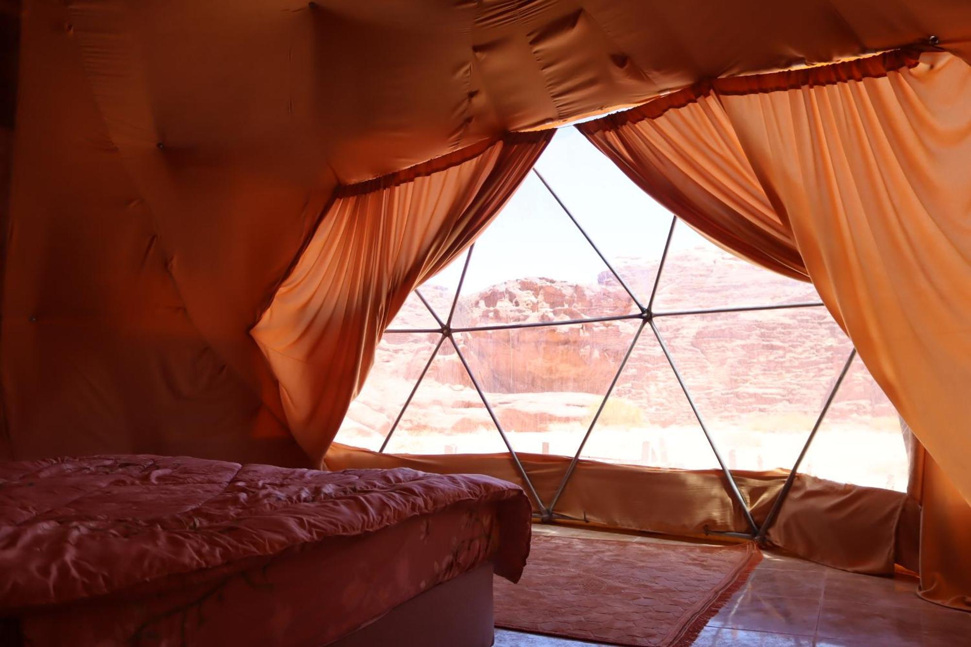 Wadi Rum Bubble Camp & Tour Extérieur photo