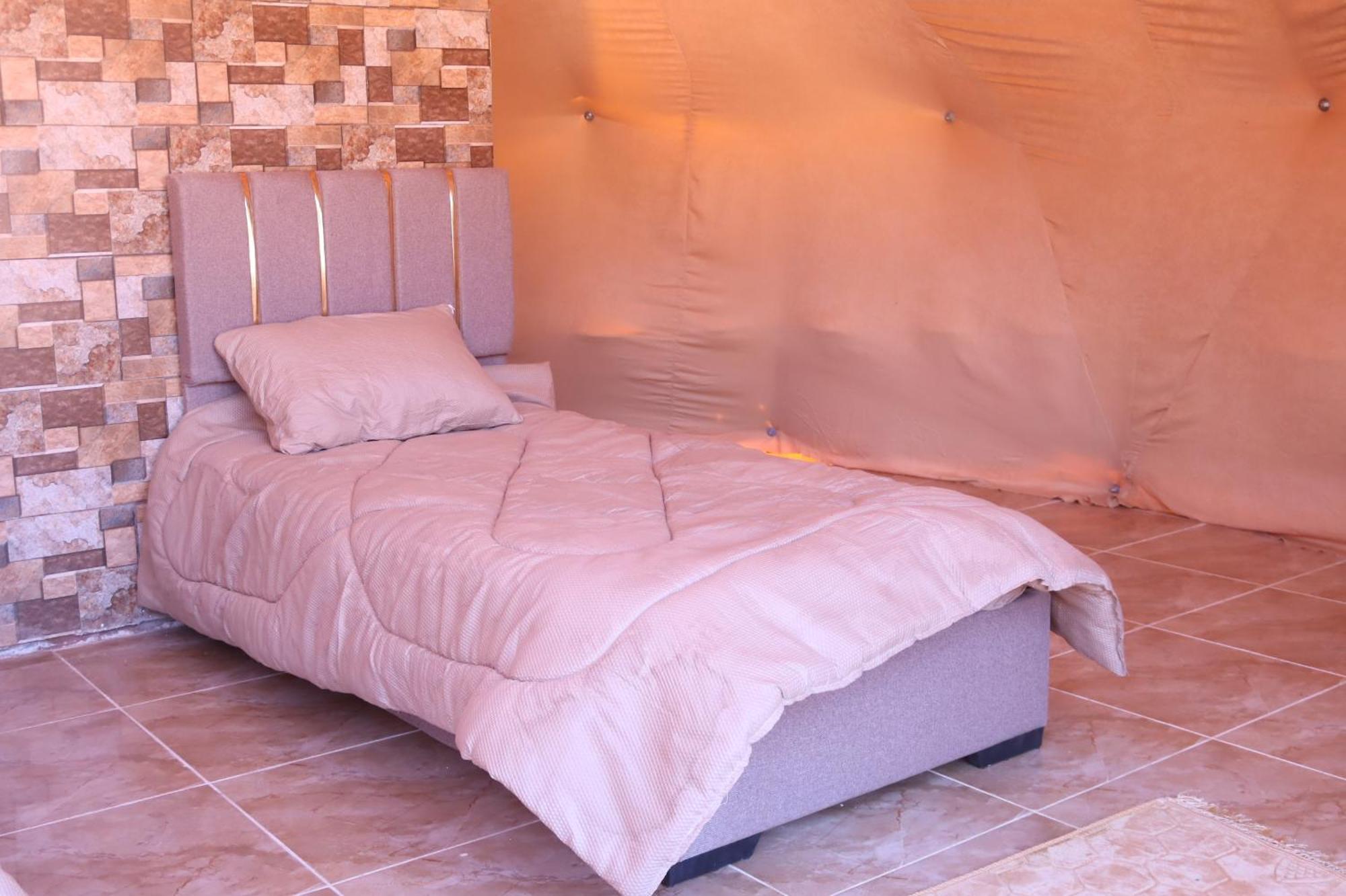 Wadi Rum Bubble Camp & Tour Extérieur photo