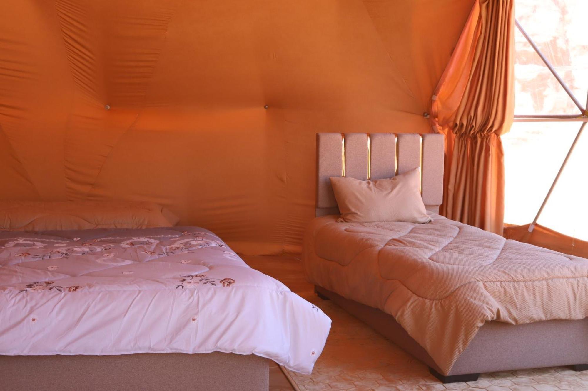 Wadi Rum Bubble Camp & Tour Extérieur photo