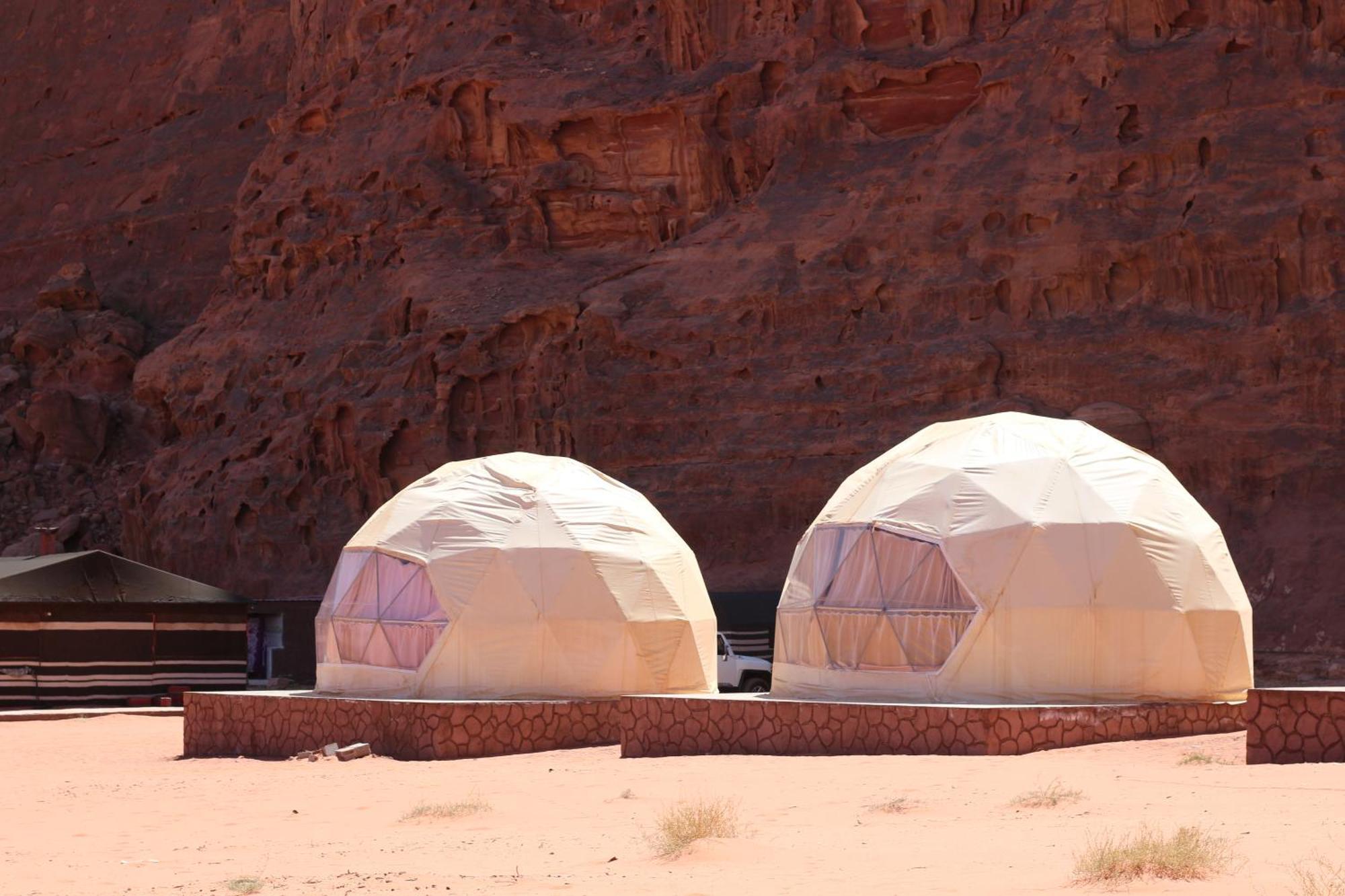 Wadi Rum Bubble Camp & Tour Extérieur photo
